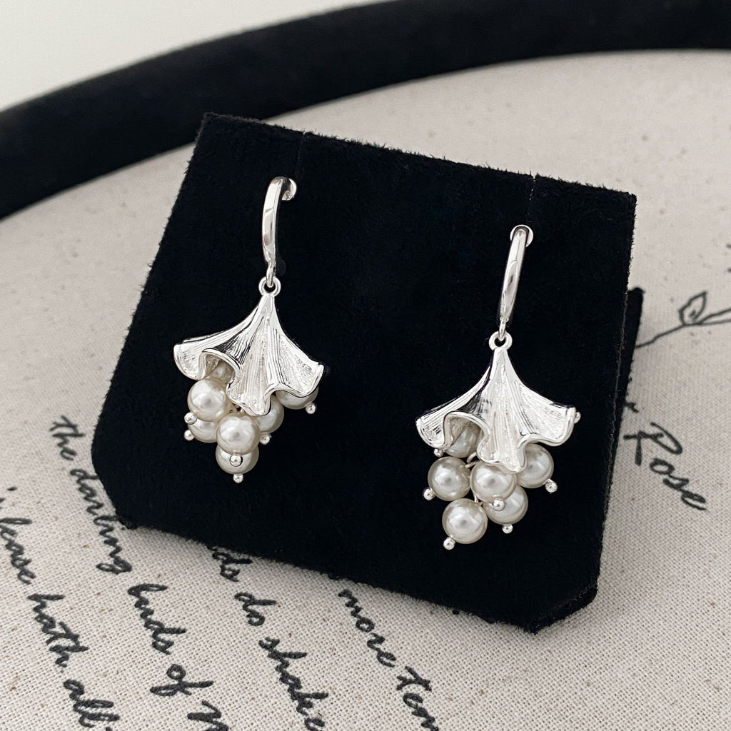 Pearl String Pendant Small Flower Clip-on Earrings
