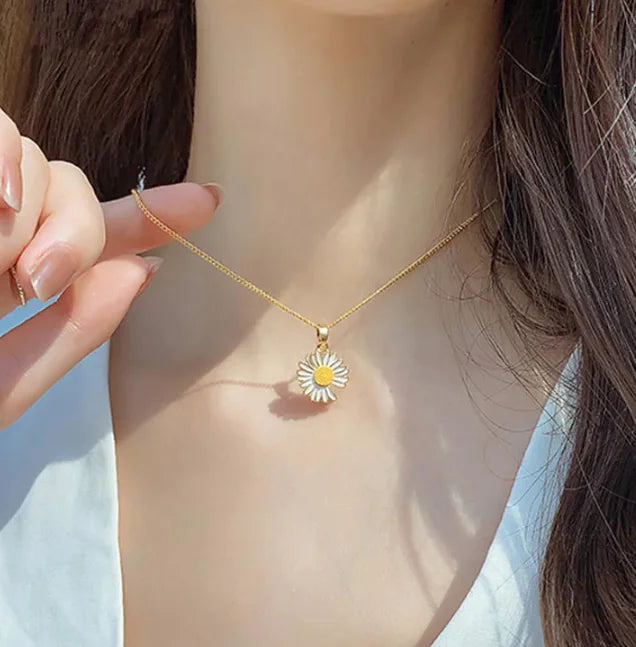 Designer Daisy Necklace for Women with Floral Pendant